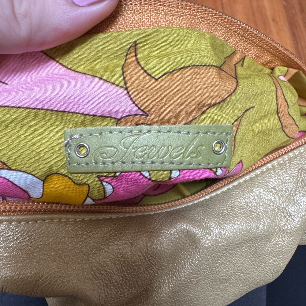 Gold purse with ring handles - Picture 8 of 8